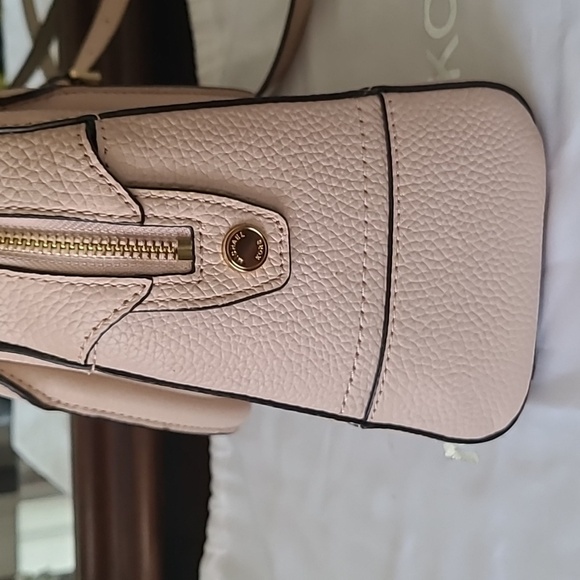 Michael Kors Beige Crossbody Bag - Picture 5 of 11